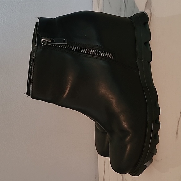 Sorel Joan Of Arctic III Black Leather Zip Boots Chucky Soles 8.5 Waterproof - Picture 6 of 15
